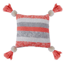 Roze kussen met pompoms