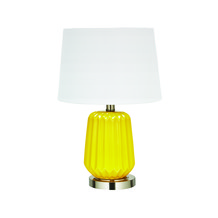 Lamp met gele basis en witte lampenkap