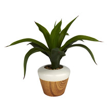 Houten pot met kunstplant