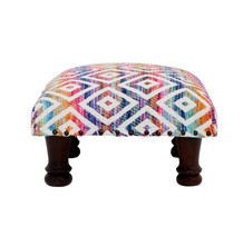 Gekleurd voetenbankje