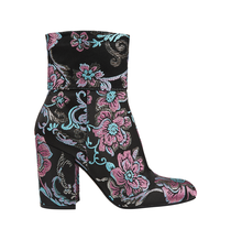 Zwarte laars met borduursels