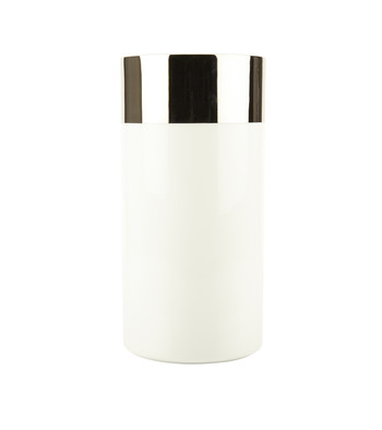 Wit met silvere vaas